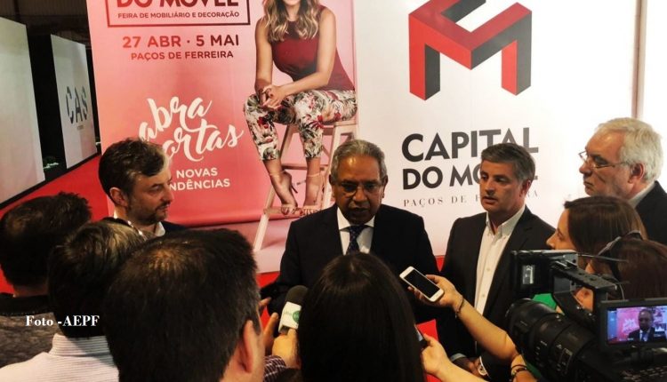 O Ministro do Planeamento, Nelson de Souza, veio conhecer a Capital do Móvel e ver de perto a capacidade criativa dos nossos indistriais